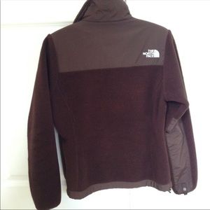Brown north face size XS. Like new.